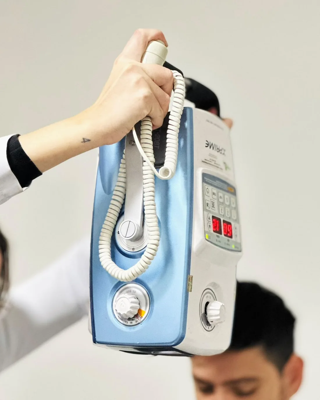 Equipamento de radiografia veterinária em uso